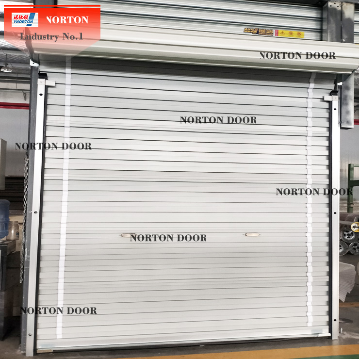 Las puertas de Norton Roll Up se pueden personalizar en varios colores y estilos.