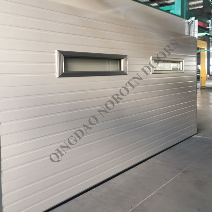 Puerta automática de garaje con control remoto para la casa